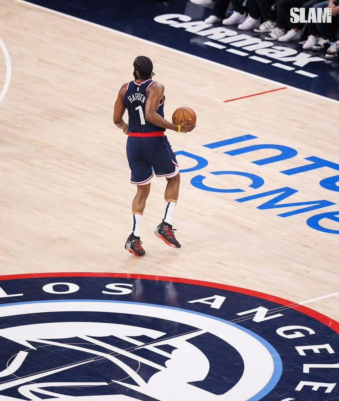 爵士主场大胜快船,上升至第三 爵士主场大胜快船,上升至第三